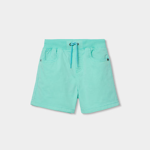 Bermuda blu chiaro con laccetti in vita per bambini.