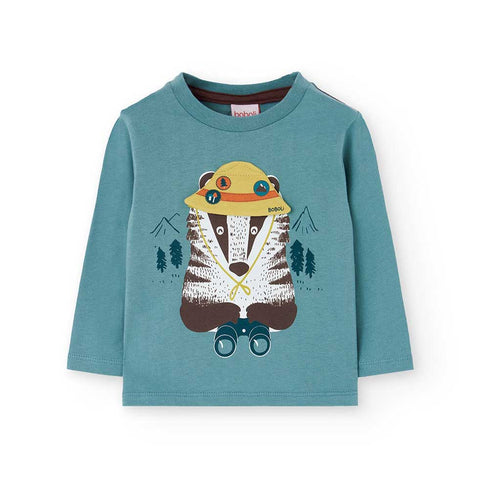 Maglia manica lunga verde acqua con stampa di un orso con cappello giallo e binocolo