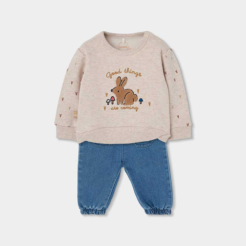 Set per bambina con felpa beige chiaro ricamata e pantaloni jeans elasticizzati blu