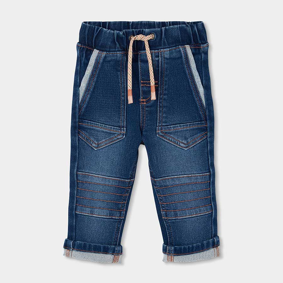 Questi pantaloni denim elasticizzati sono perfetti per i più piccoli, unendo comfort e stile in o...