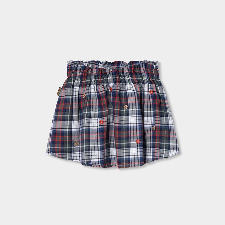 Questa gonna a quadri è perfetta per accompagnare con stile le giornate di autunno e inverno dell...