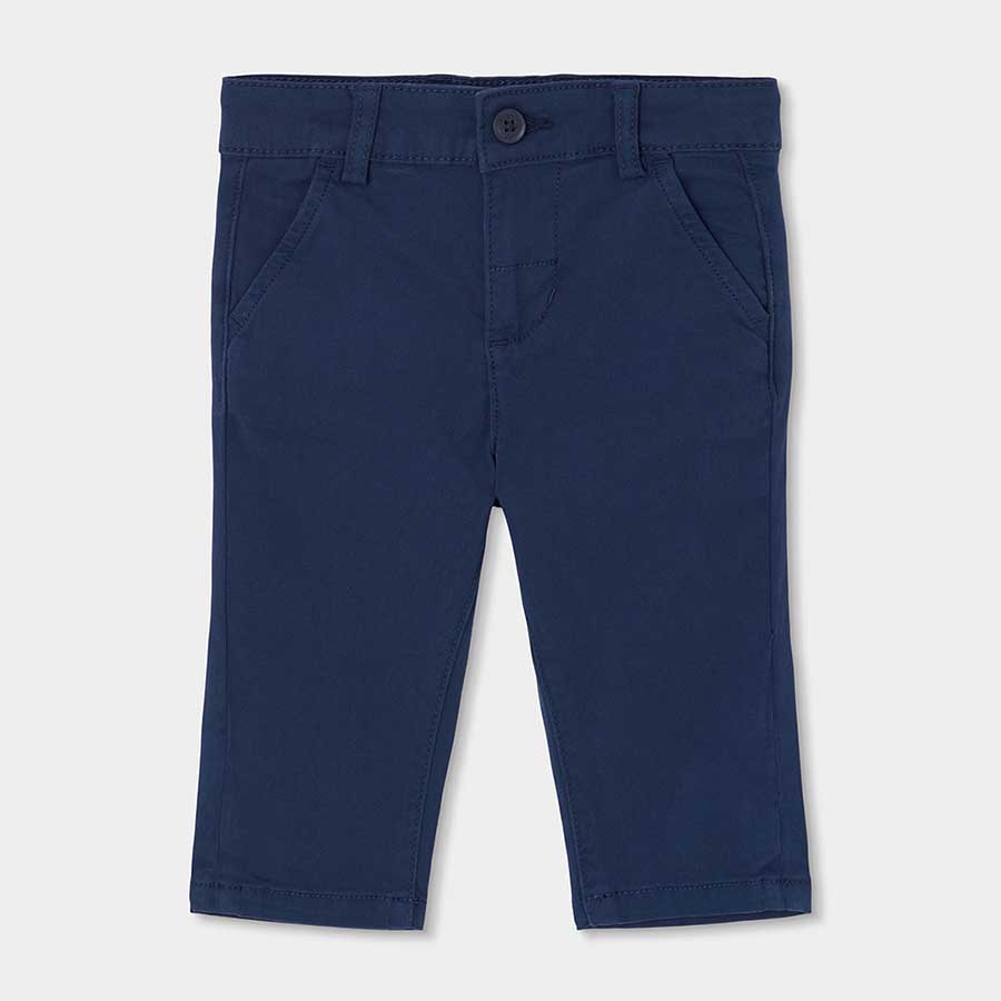 Questi pantaloni satinati per bambino offrono un look elegante ma pratico, perfetto per le occasi...