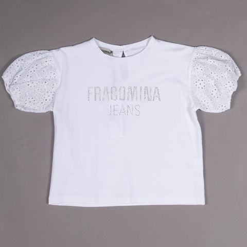 T-shirt bianca Fracomina con maniche in pizzo e strass sul davanti.