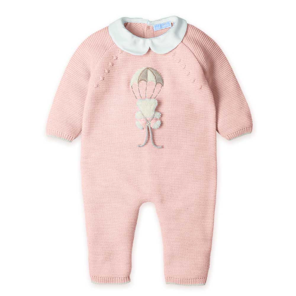 Avvolgi il tuo piccolo in un caldo abbraccio con questa morbida tutina a maglia larga, perfetta p...