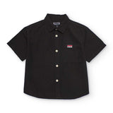 Camicia corta nera con bottoni e taschino per bambini.