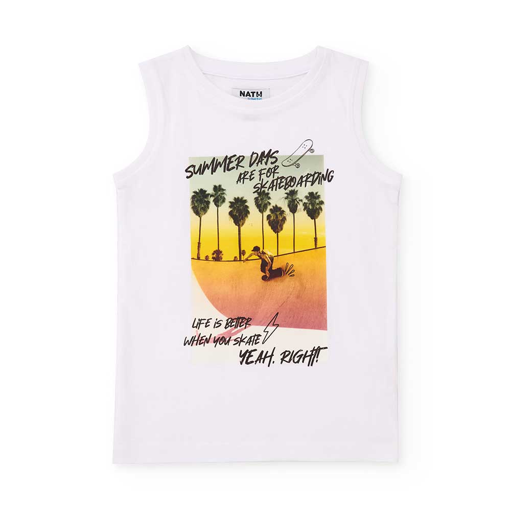 Scopri la freschezza e lo stile della nostra t-shirt senza maniche per bambini, perfetta per le g...
