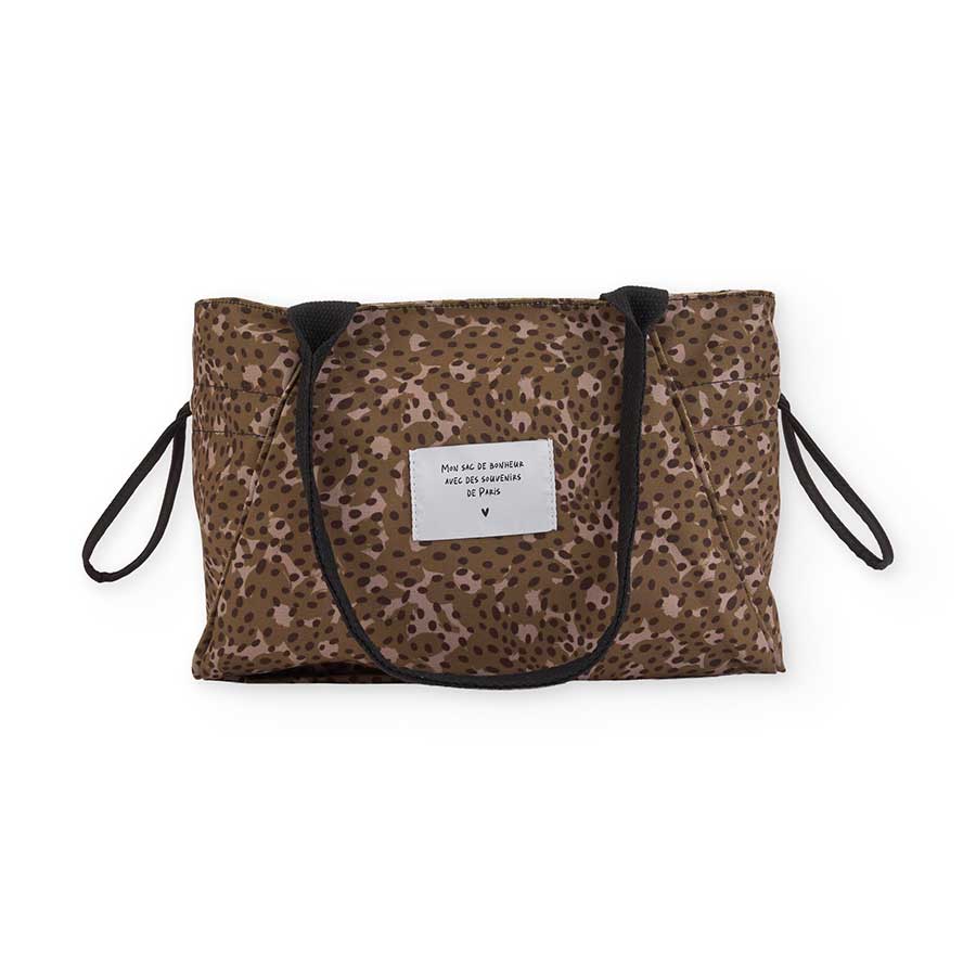 Questa pratica borsa a spalla imbottita unisce stile e funzionalità per accompagnare le tue bambi...
