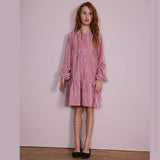 Vestito in velluto rosa con maniche lunghe e gonna ampia per bambina