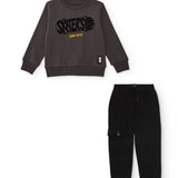 Completo da bambino con felpa grafica skate grigia e pantalone jogger nero con tasche