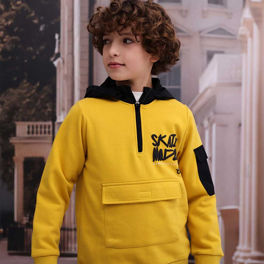 Questa felpa con mezzo zip è perfetta per accompagnare il tuo bambino nelle sue giornate invernal...