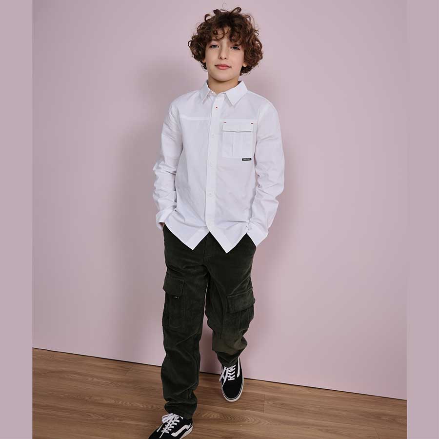 Scopri i pantaloni cargo in morbido velluto, perfetti per accompagnare il tuo bambino nelle avven...