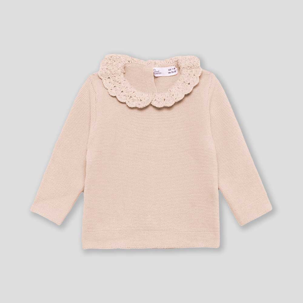 Scopri il maglioncino con collo in pizzo, perfetto per vestire con dolcezza e stile le più piccol...
