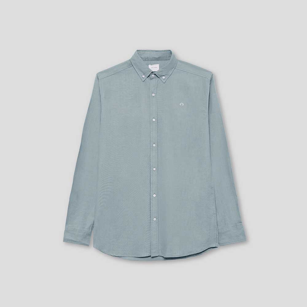 Scopri la nostra camicia classica a manica lunga, perfetta per le occasioni più formali e per la ...