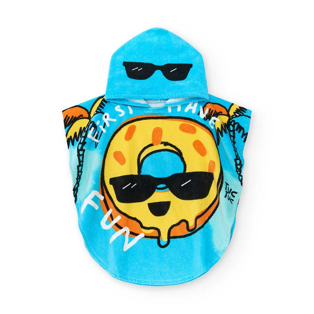 Tuc Tuc Children's Clothing Line sea poncho, with a vibrant color pattern.
Composition: 100% Cotton
