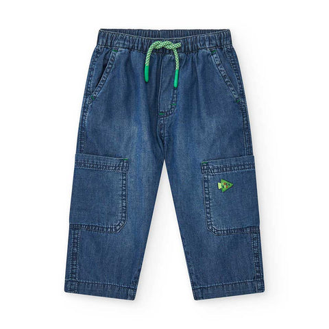 Pantaloni cargo blu con tasche e laccetto in vita.